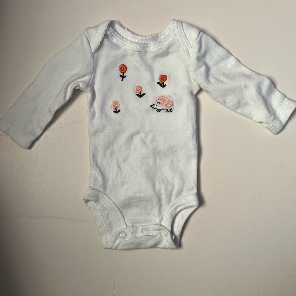NWOT Carters newborn long sleeve bodysuit